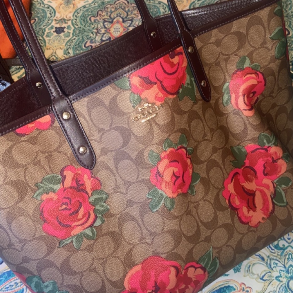 Gorgeous reversible Coach tote